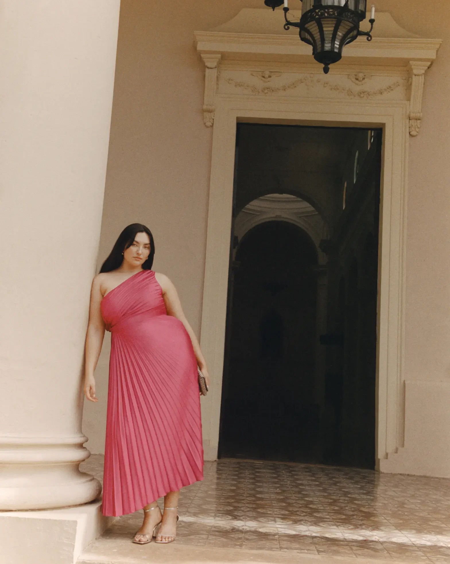 ANF_SPRING_2_2024_CAMPAIGN_WEDDING_SHOP_WOMENS_D18_LOOK2_FILM_43188-18I-0001